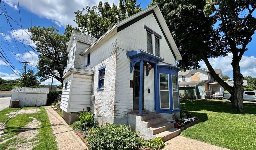 413 N 7th St, Atchison, KS 66002 - 3 Beds, 3 Bath