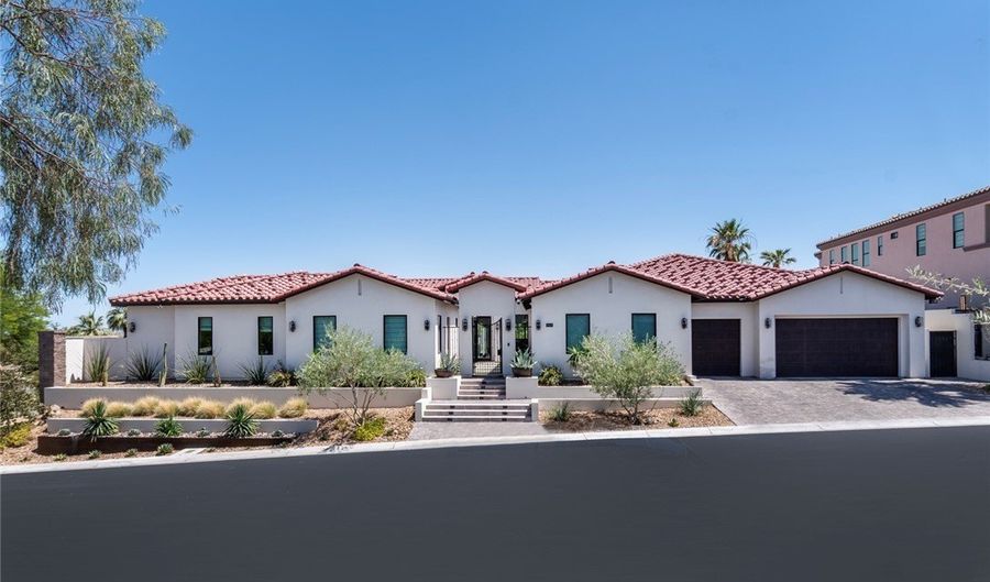 11423 Glowing Sunset Ln, Las Vegas, NV 89135 - 4 Beds, 6 Bath