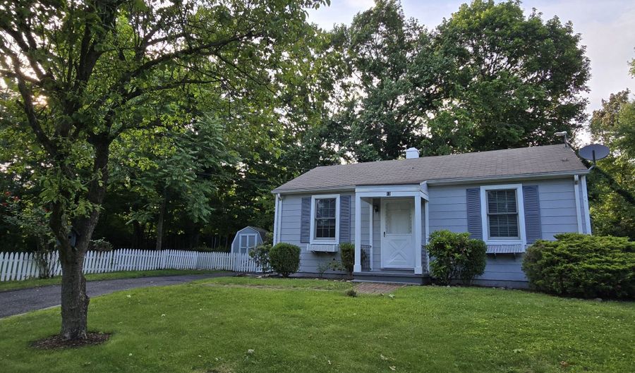 12 Wistar Ct, Darien, CT 06820 - 2 Beds, 1 Bath