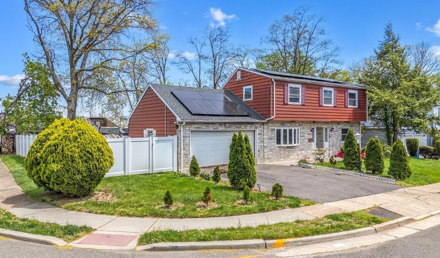 42 Mark Pl, Avenel, NJ 07001 - 4 Beds, 2 Bath