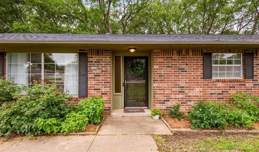 4724 Pathfinder Ct, Bartlesville, OK 74006 - 3 Beds, 3 Bath