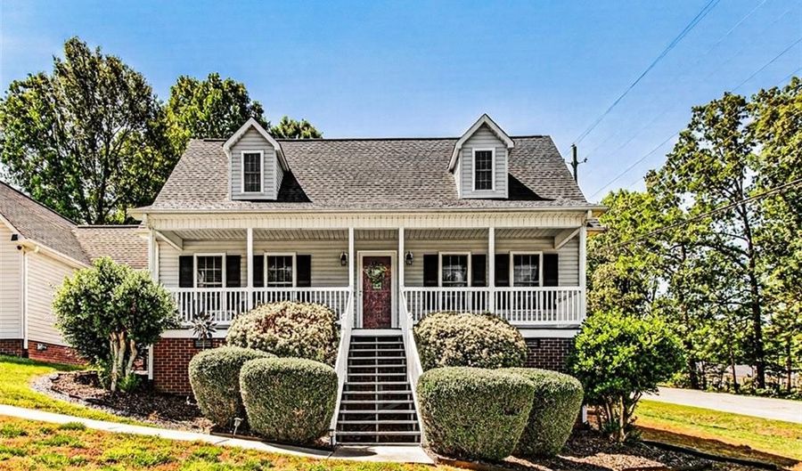 810 Rockcliff Ter, Asheboro, NC 27205 - 3 Beds, 3 Bath