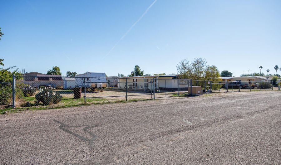 10771 N KIT CARSON Dr, Casa Grande, AZ 85122 - 2 Beds, 1 Bath