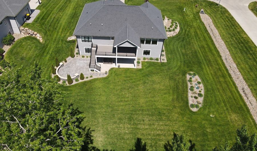 25018 Eagle Vista Dr, Adel, IA 50003 - 5 Beds, 3 Bath