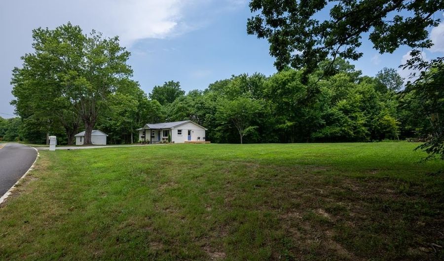762 Austin Bottom Rd, Baxter, TN 38544 - 3 Beds, 2 Bath