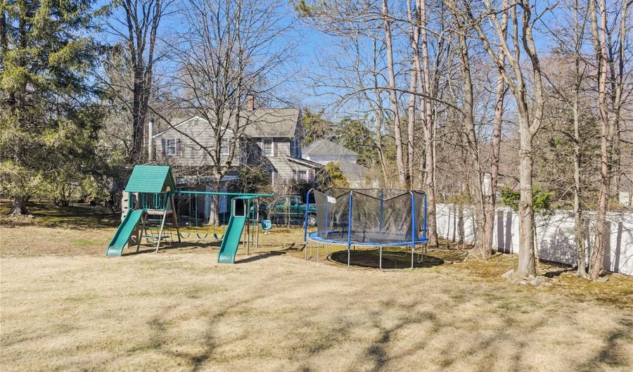 20 Dale Rd, Airmont, NY 10952 - 4 Beds, 4 Bath