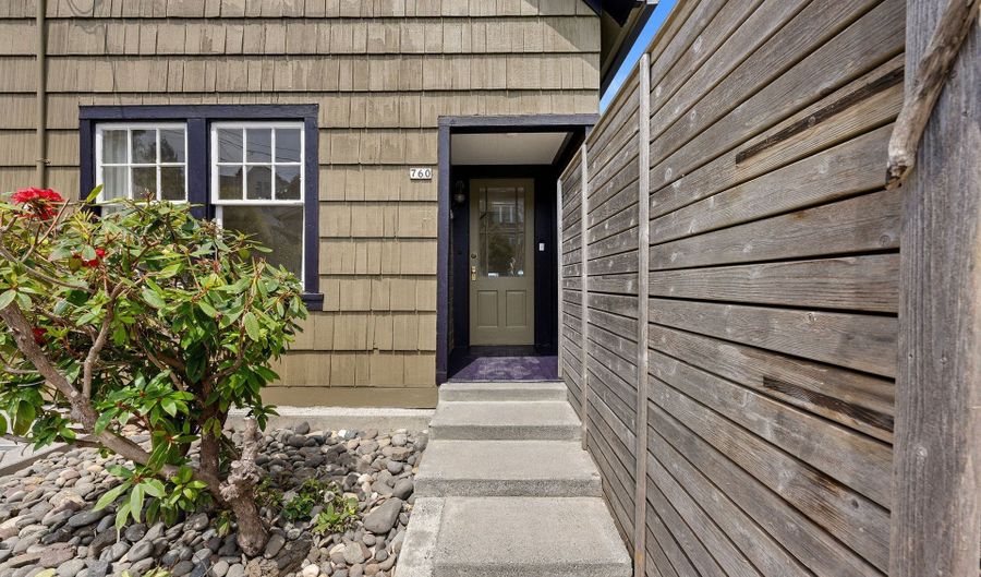 760 JEROME Ave, Astoria, OR 97103 - 2 Beds, 1 Bath