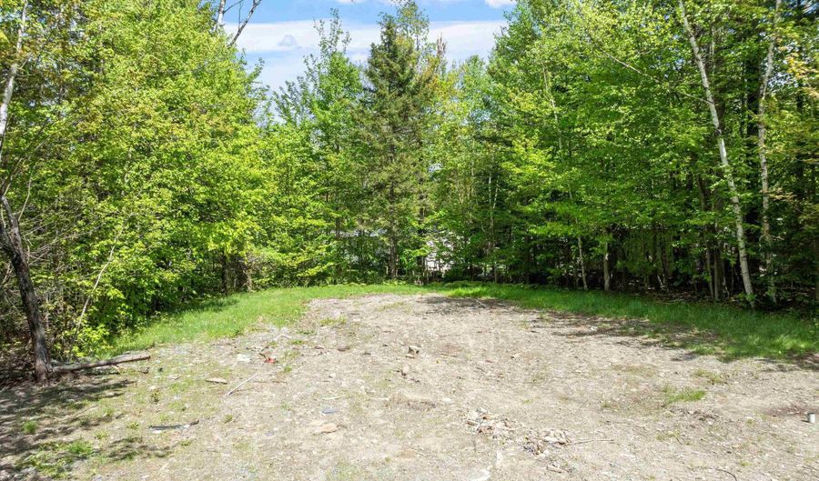 14 Reid Cir, Bethlehem, NH 03574 - 2 Beds, 2 Bath