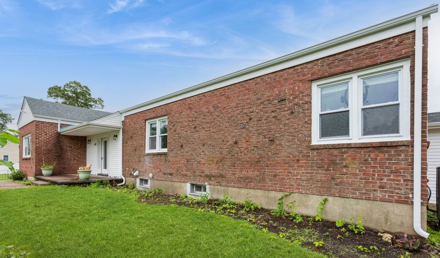 171 Ashton St, Bridgeport, CT 06606 - 11 Beds, 4 Bath