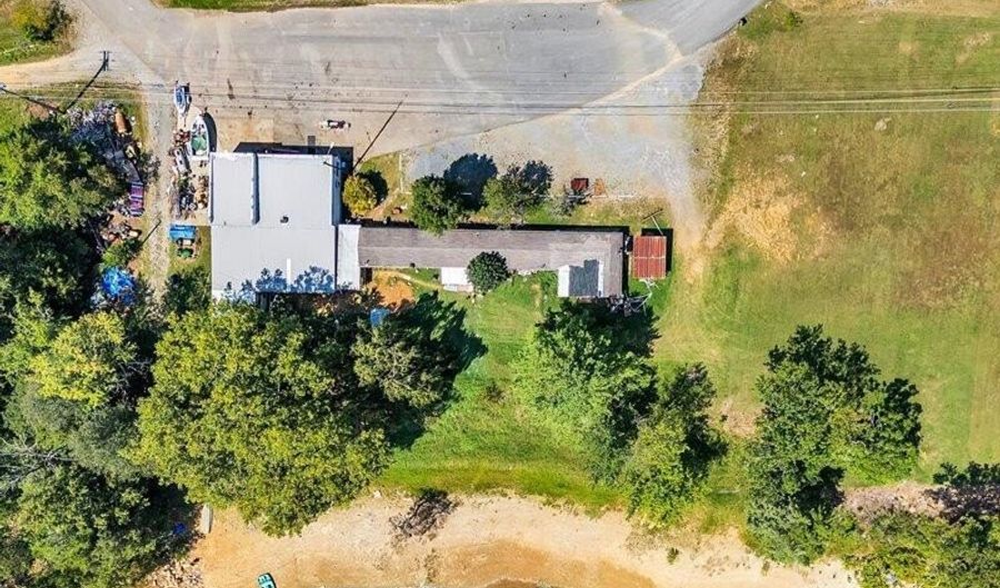 2271 Broadway Dr, Bean Station, TN 37708 - 1 Beds, 2 Bath