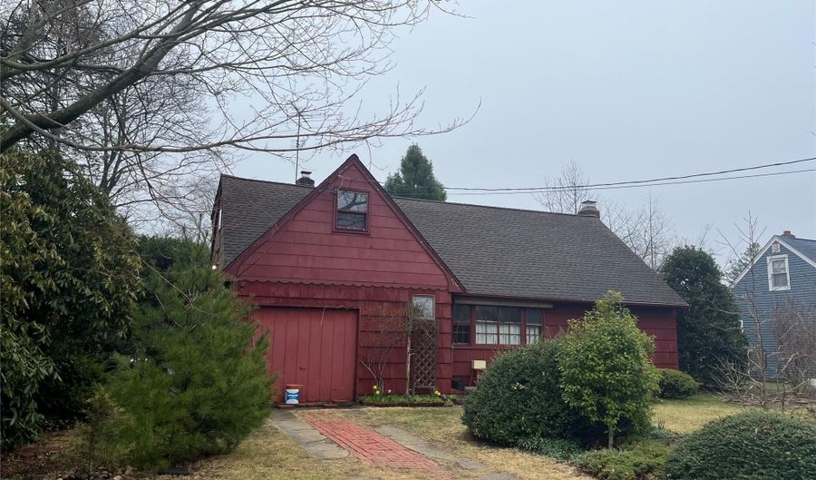 22 Guilette Pl, Amityville, NY 11701 - 3 Beds, 2 Bath