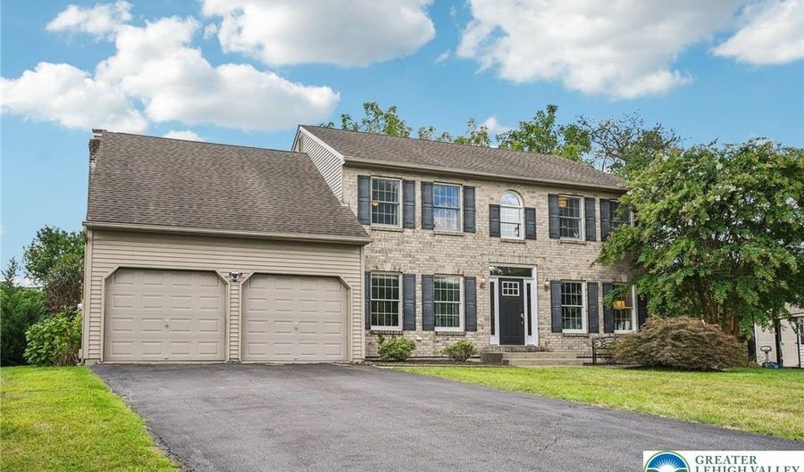 193 Wyndham Dr, Allentown, PA 18104 - 4 Beds, 3 Bath