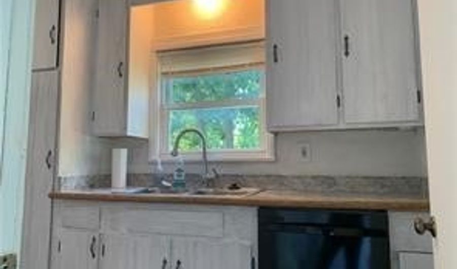 1015 Moneta Ave, Aurora, OH 44202 - 2 Beds, 1 Bath