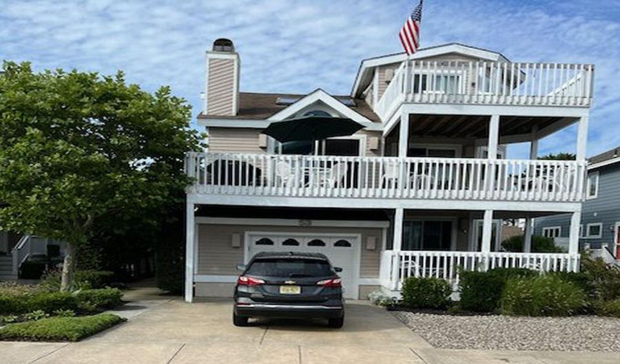 53 E 25th St, Avalon, NJ 08202 - 5 Beds, 4 Bath