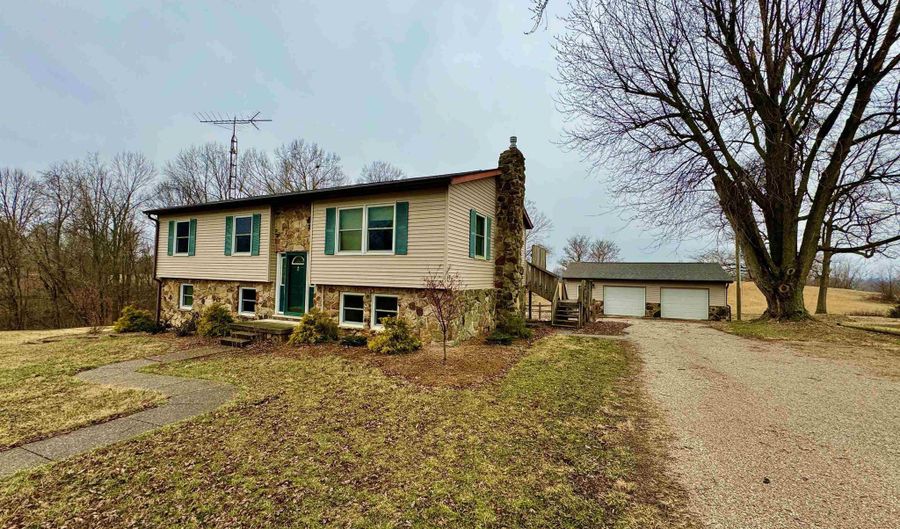 716 S Country Estates Ln, Bloomfield, IN 47424 - 3 Beds, 2 Bath