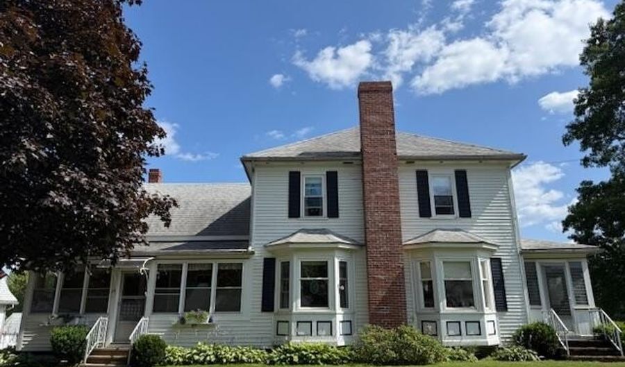 10 Palm St, Baileyville, ME 04694 - 4 Beds, 1 Bath