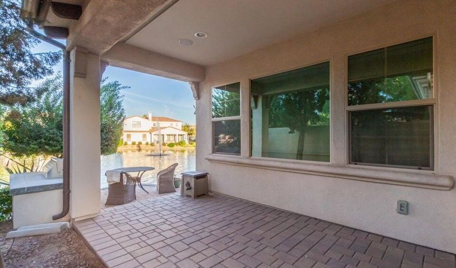 4027 S PECAN Dr, Chandler, AZ 85248 - 3 Beds, 3 Bath