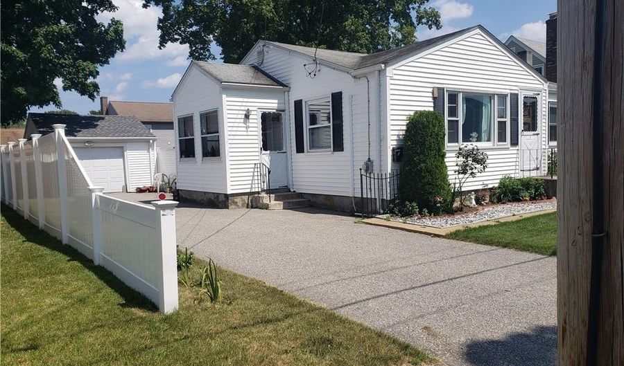 5 Cass St, Lincoln, RI 02865 - 2 Beds, 1 Bath