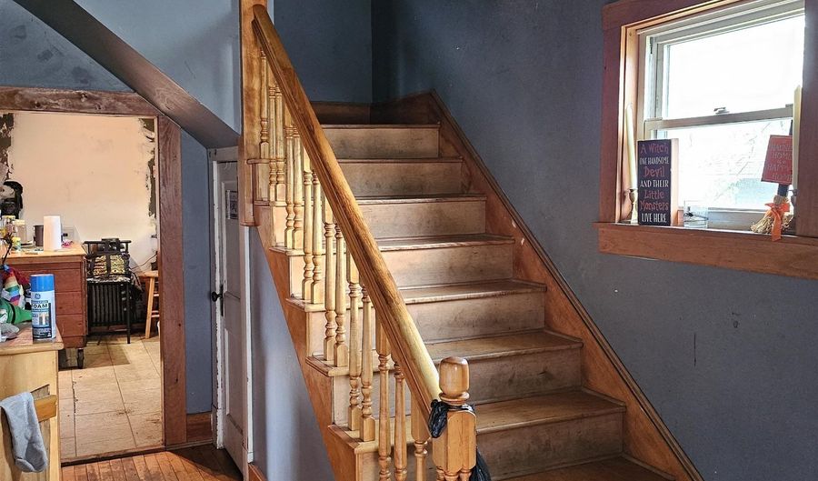 41 Jasper St, Berlin, NH 03570 - 3 Beds, 2 Bath