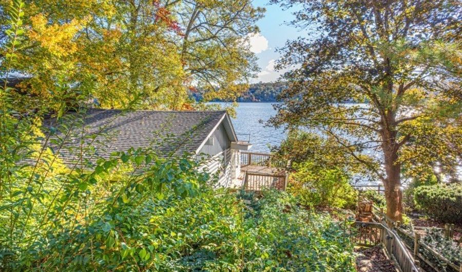 2102 Lakeside Dr, Alloway, NJ 07422 - 2 Beds, 1 Bath