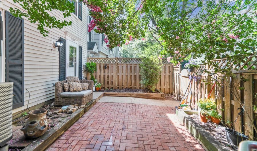 13213 WHITECHURCH Cir, Germantown, MD 20874 - 2 Beds, 2 Bath