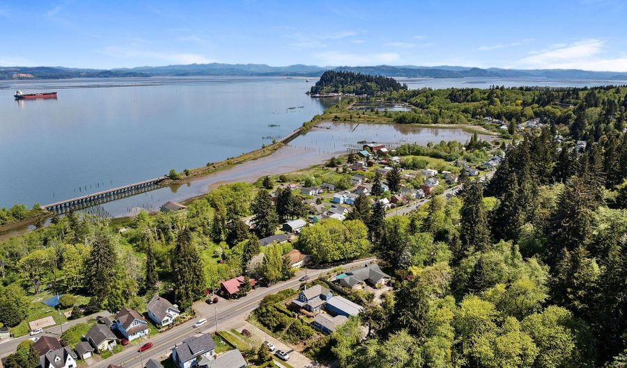 622 46TH St, Astoria, OR 97103 - 5 Beds, 3 Bath