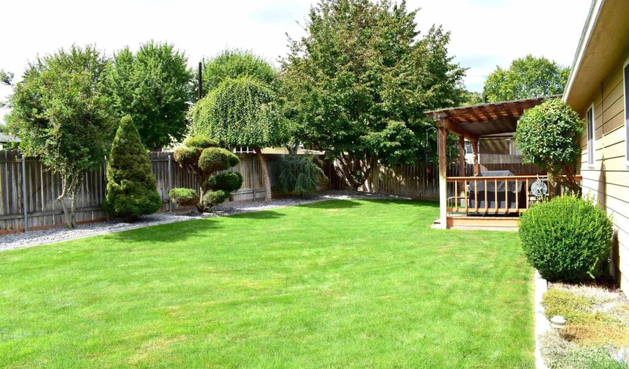 707 W 18th Ct, Kennewick, WA 99337 - 3 Beds, 2 Bath