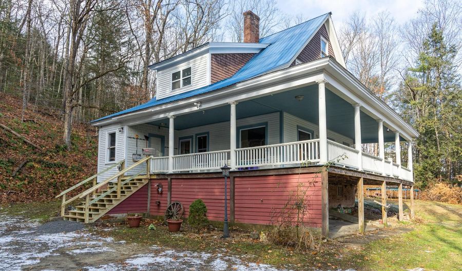10 King St, Rockingham, VT 05101 - 4 Beds, 2 Bath