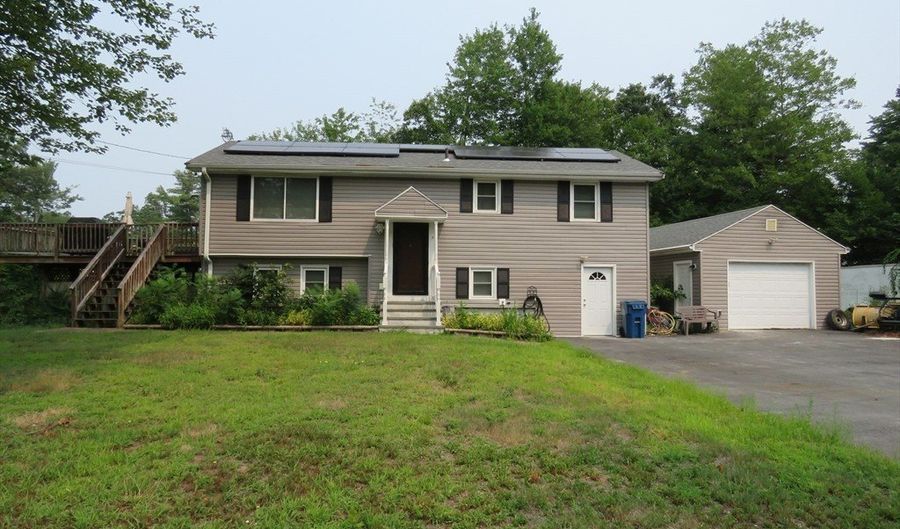 28 Savoy St, Billerica, MA 01862 - 3 Beds, 2 Bath