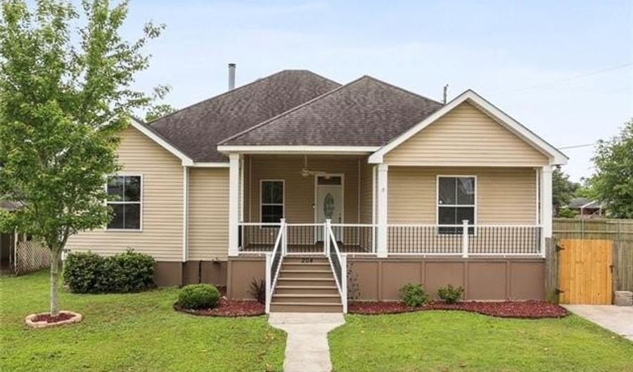 204 DOERR Dr, Arabi, LA 70032 - 5 Beds, 3 Bath