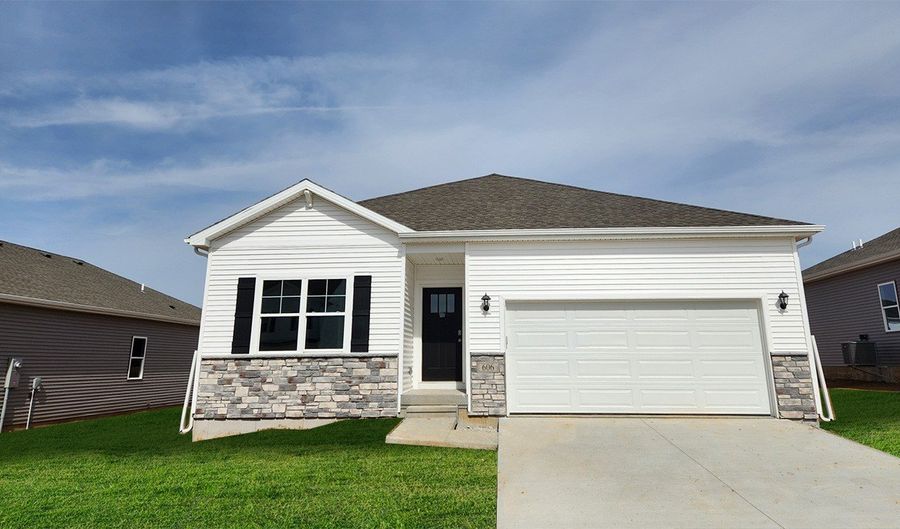 2820 BROOK VIEW Dr, Des Moines, IA 50317 - 4 Beds, 3 Bath