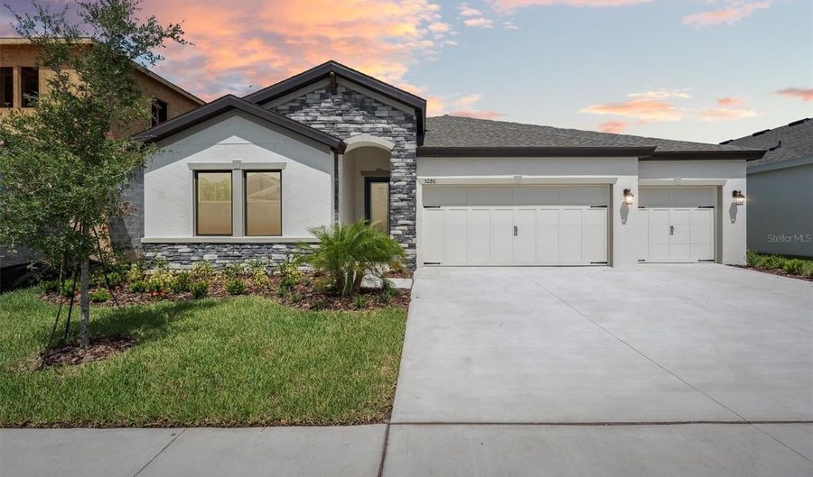 5286 WOLF CREEK Dr, Apollo Beach, FL 33572 - 3 Beds, 3 Bath