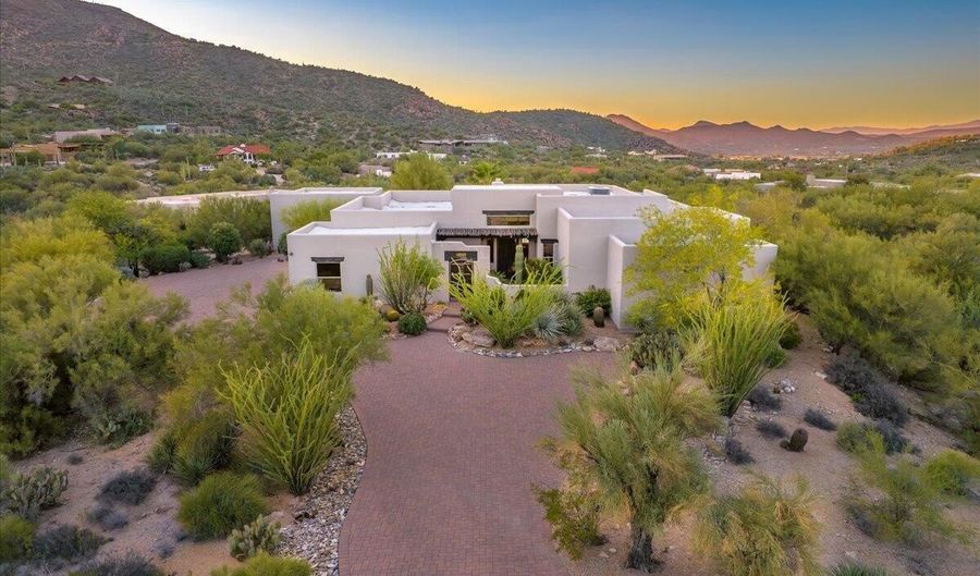 37202 N HOLIDAY Ln, Carefree, AZ 85377 - 4 Beds, 4 Bath