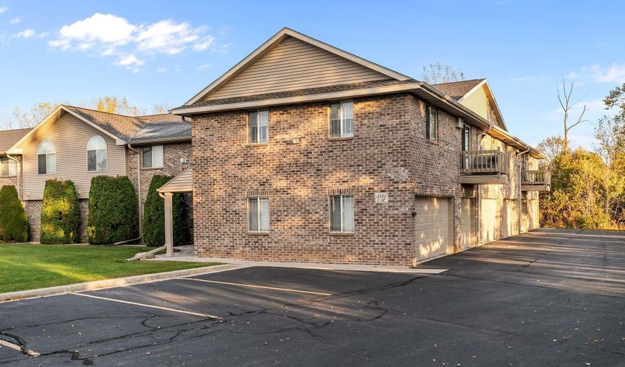 3333 N CASALOMA Dr 9, Appleton, WI 54913 - 2 Beds, 2 Bath