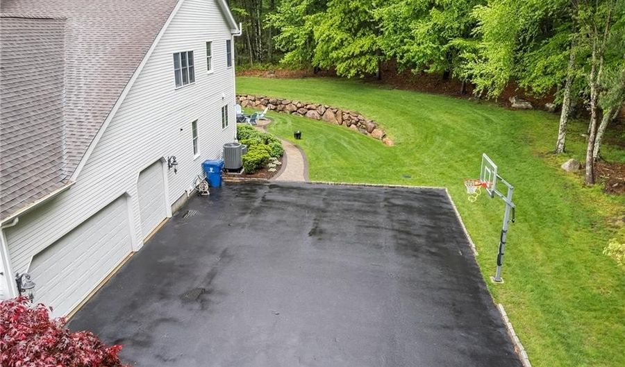 30 Lenihan Ln, East Greenwich, RI 02818 - 4 Beds, 6 Bath