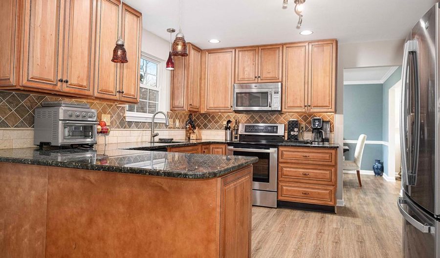 402 HALL St, Bel Air, MD 21014 - 4 Beds, 4 Bath