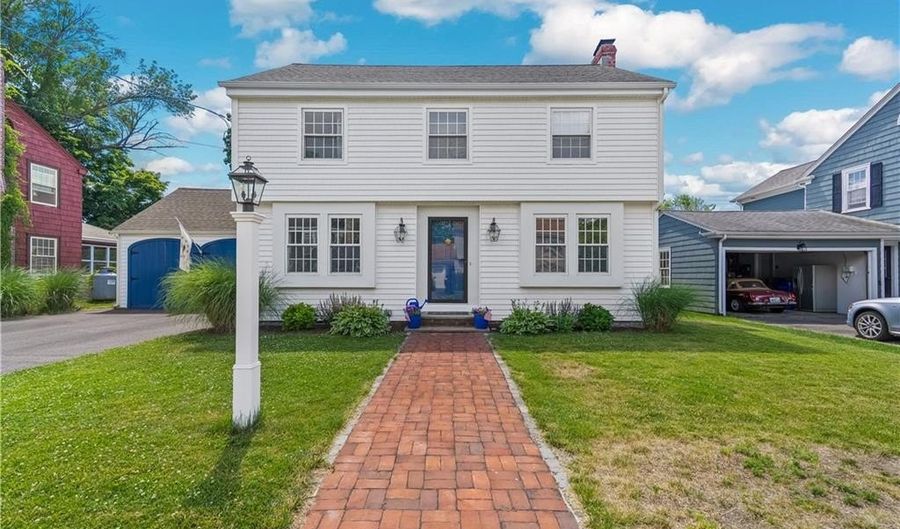 24 Huntington Dr, East Providence, RI 02916 - 4 Beds, 3 Bath