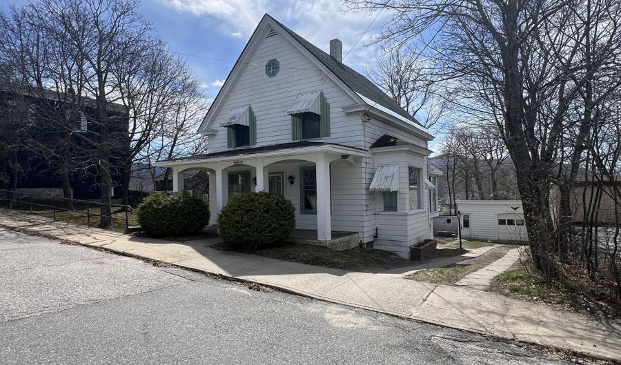 86 Elm St, Berlin, NH 03570 - 3 Beds, 1 Bath