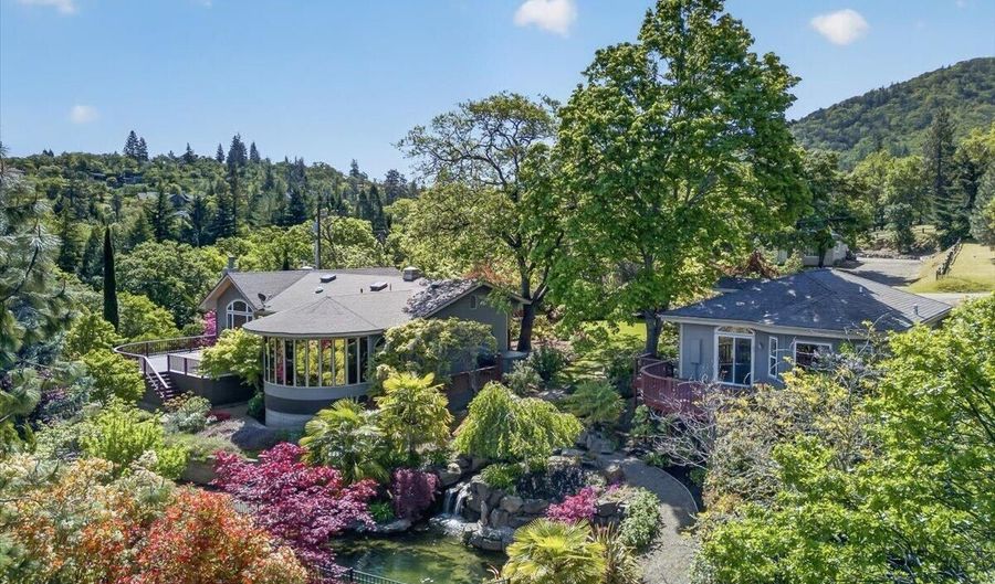 610 Orchard St, Ashland, OR 97520 - 5 Beds, 3 Bath