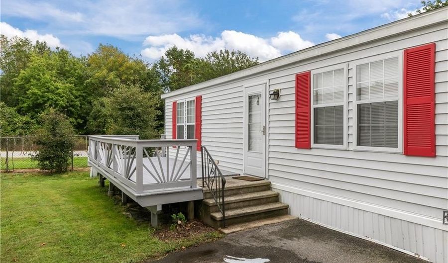 841 Forest Park Ave, Middletown, RI 02842 - 1 Beds, 1 Bath