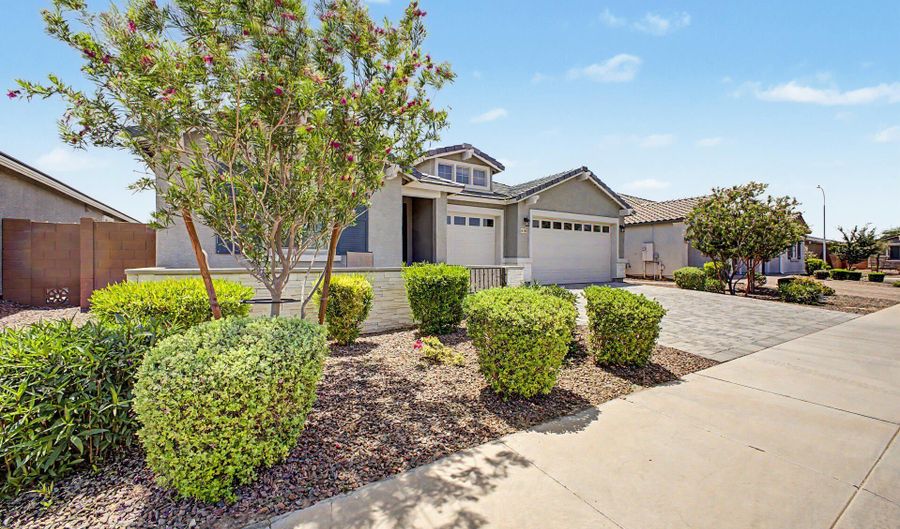 11081 W HADLEY St, Avondale, AZ 85323 - 4 Beds, 4 Bath