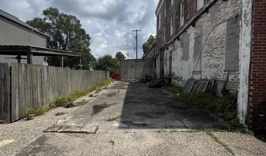 75 S Main St, Andrews, IN 46702 - 4 Beds, 3 Bath