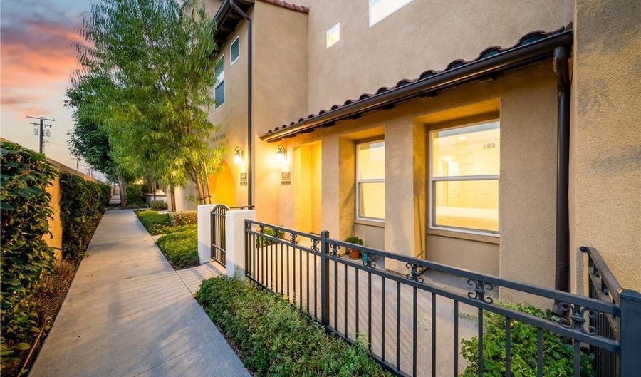 677 S District, Anaheim, CA 92805 - 3 Beds, 4 Bath