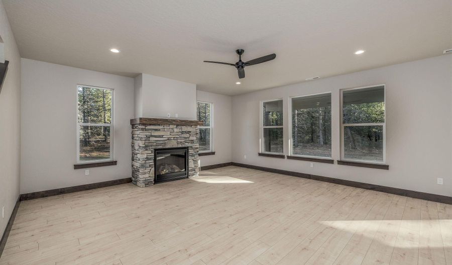 7832 E Autry Ln, Athol, ID 83801 - 5 Beds, 2 Bath