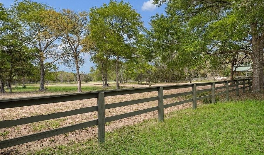 6925 S Sycamore Crossing Rd, Bellville, TX 77418 - 4 Beds, 5 Bath