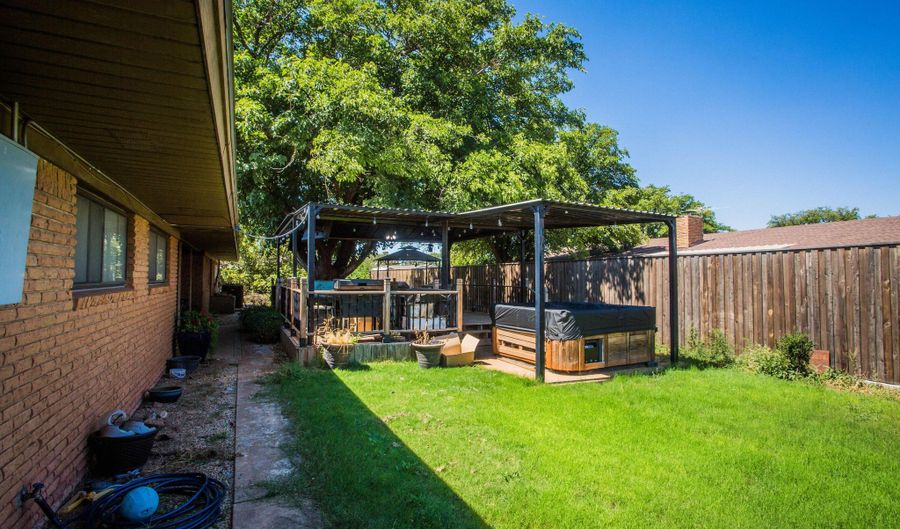 812 1st St, Abernathy, TX 79311 - 3 Beds, 2 Bath