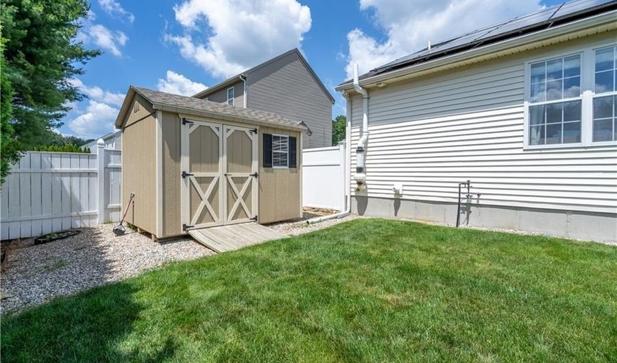 62 Scituate Farms Dr, Cranston, RI 02921 - 3 Beds, 3 Bath