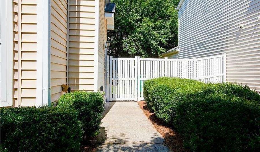 13372 Harpley Ct, Alpharetta, GA 30004 - 2 Beds, 3 Bath