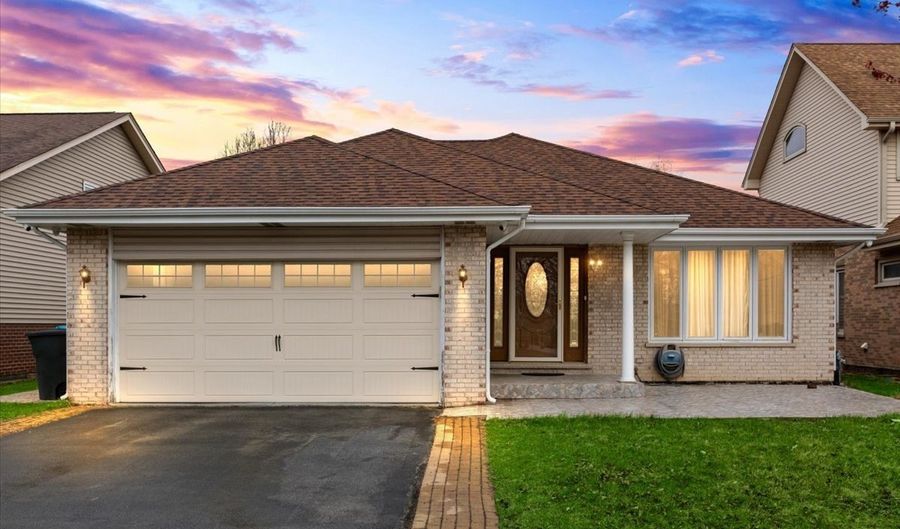 5316 W MINT JULIP Dr, Alsip, IL 60803 - 3 Beds, 4 Bath