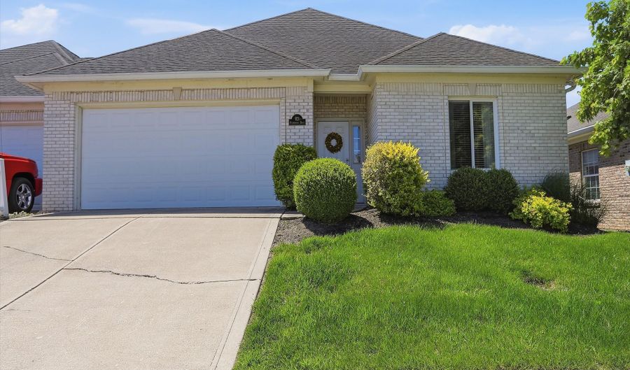 921 Hildebrand Dr, Indianapolis, IN 46217 - 3 Beds, 2 Bath